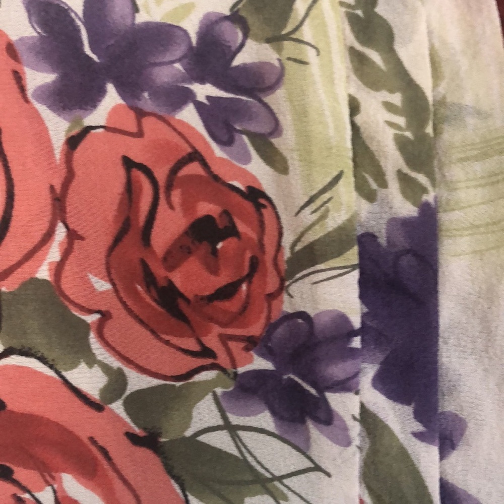 Nine West 100% Silk Sage Blouse w/purple,pink,green & red Floral design Size 2 - Picture 3 of 8